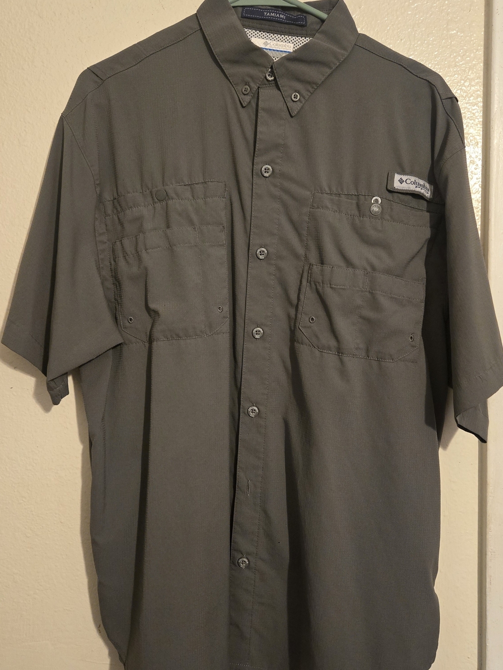 Columbia Men’s Short Sleeve Button-Up Shirt - Dark Grey